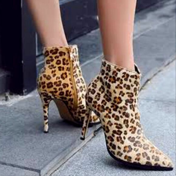 BRAND NEW EXPRESS LEOPARD PRINT SUEDE POINTED TOE WOMEN"S BOOT - Picture 1 of 16